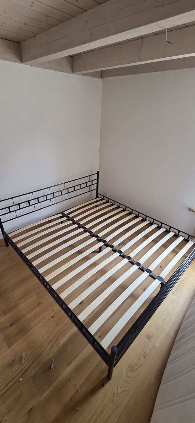 Letti: 180x200 Bettgestell mit intergriertem Lattenrost – Usato da Andelfingen venduto da nipet01