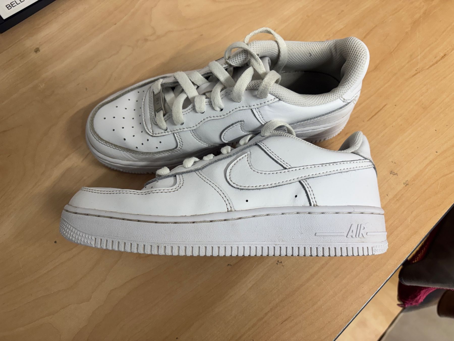 Nike Herrenschuhe: Nike Air Force 1 Grösse 37.5 – Gebraucht aus Schwarzenberg LU von Ffrnzi