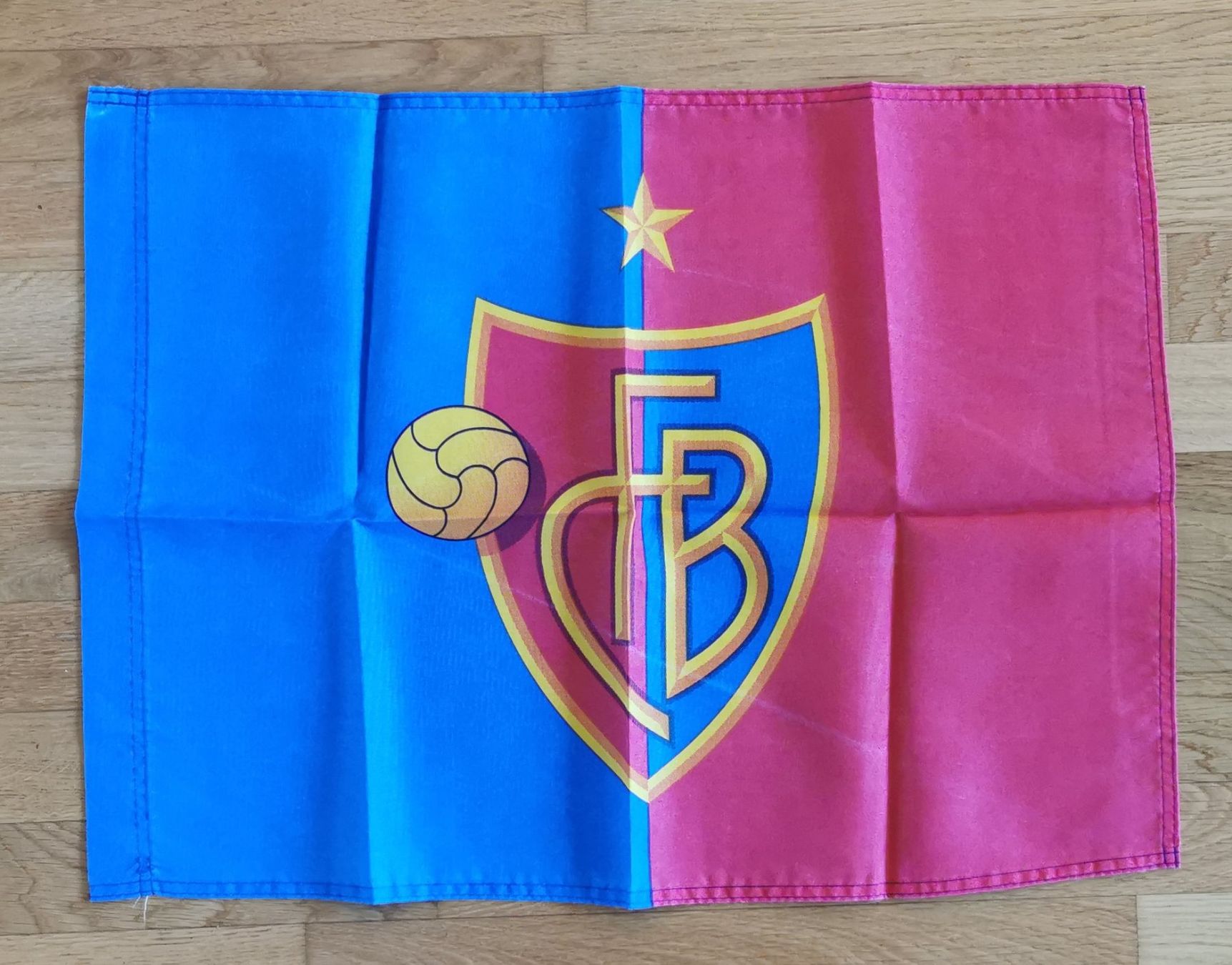 FC Basel Bandiere: FC Basel Fahne 64 x 47 cm – Usato da Emmenbrücke venduto da Herzog07 1