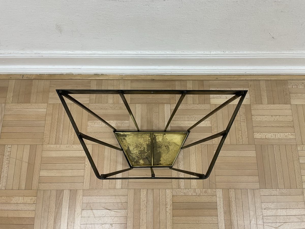 Sonstige Büroeinrichtungen: Schlichter Art Deco Messing Schirmständer Wandschirmständer – Gebraucht aus Zürich von Vintagewiesel 4