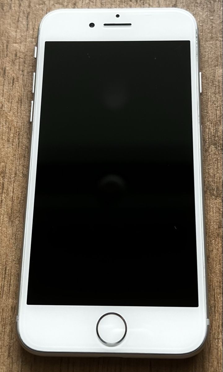Apple Telefoni cellulari / Smartphones: iPhone 8, Silver, 64GB – Usato da Unterterzen venduto da Bienli13