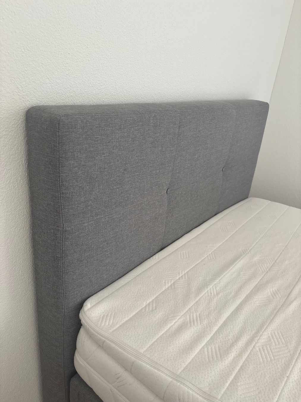 Betten: Modern Scandinavian Box-spring Bed in Grey – Gebraucht aus Zürich von ste_b78k 2