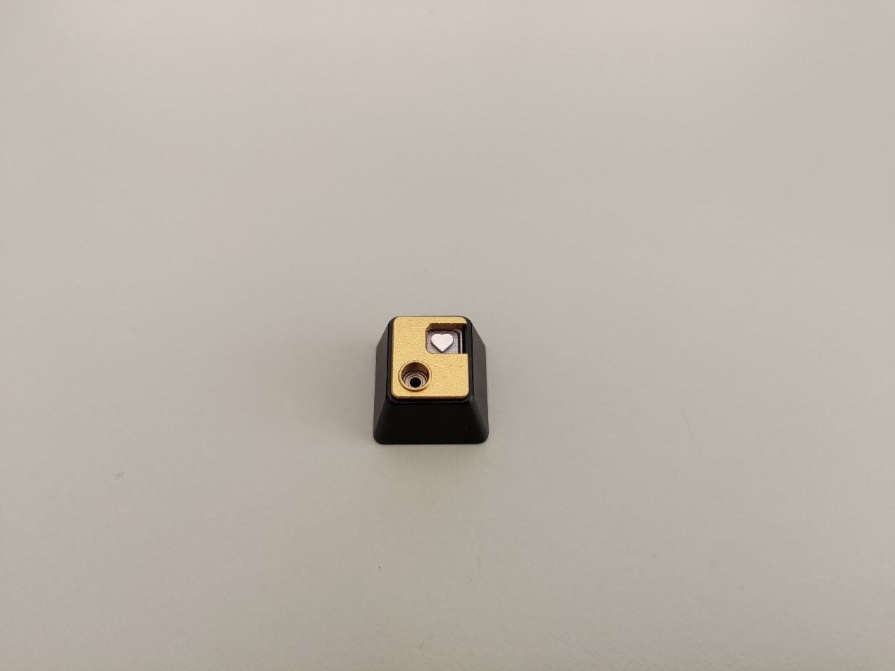 Tastiere: M7 Customized Artisan Keycap – Usato da Küssnacht am Rigi venduto da Nexovox