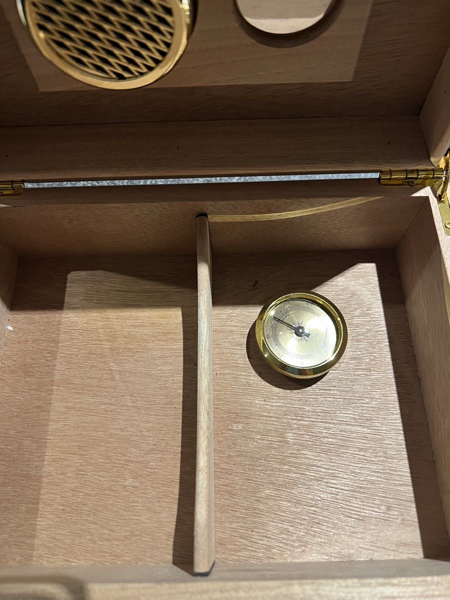 Humidor per sigari: Humidor gebraucht – Usato da Mauren venduto da chr_hn5y 3