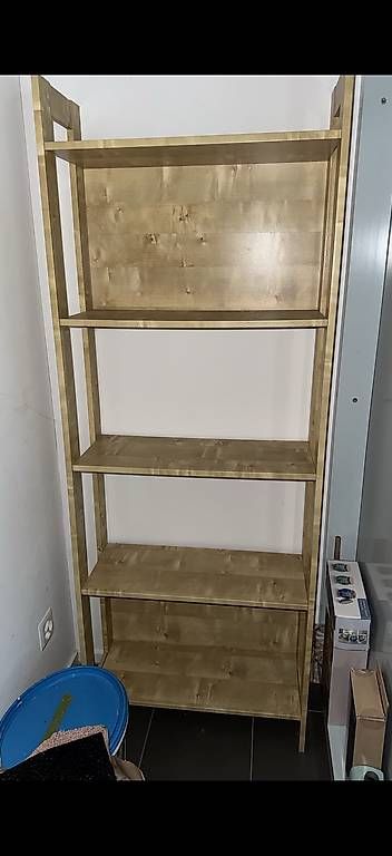 Scaffali: Holz Regal  – Usato da Luzern venduto da VStore 1