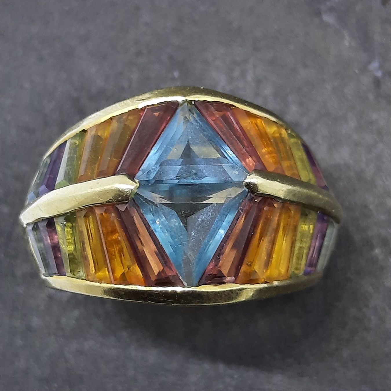 Bagues: Wunderschöner Farbstein Ring mit hochwertigen Edelsteinen – D'occasion à Unterägeri par Altgoldschmuck 1