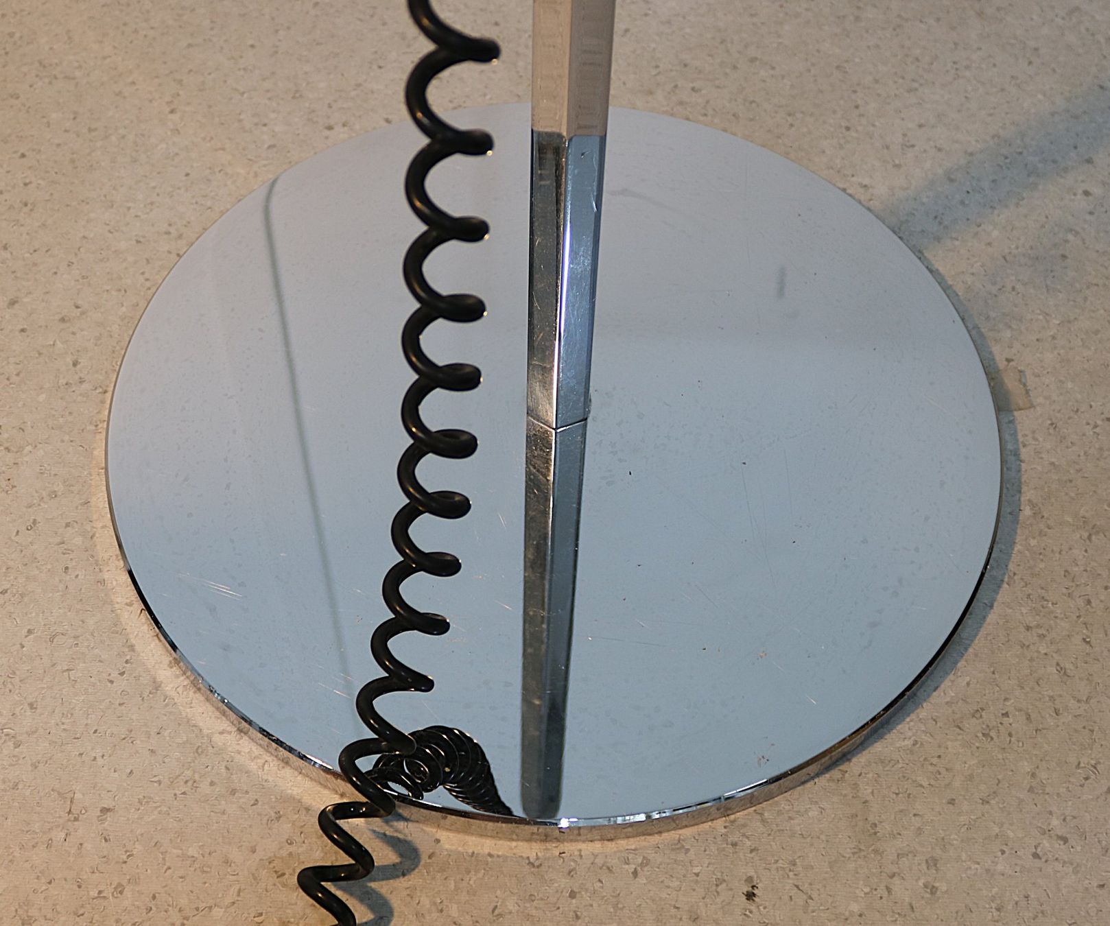 Baltensweiler Lampade: Baltensweiler Bogenlampe mit Halo Stativ – Usato da Volketswil venduto da brockipfannenstil 5