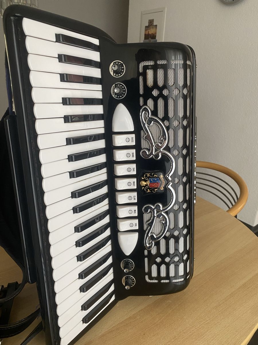 Strumenti musicali: Guerini Akkordeon Student 127 – Usato da wittenbach venduto da Stanko393 1