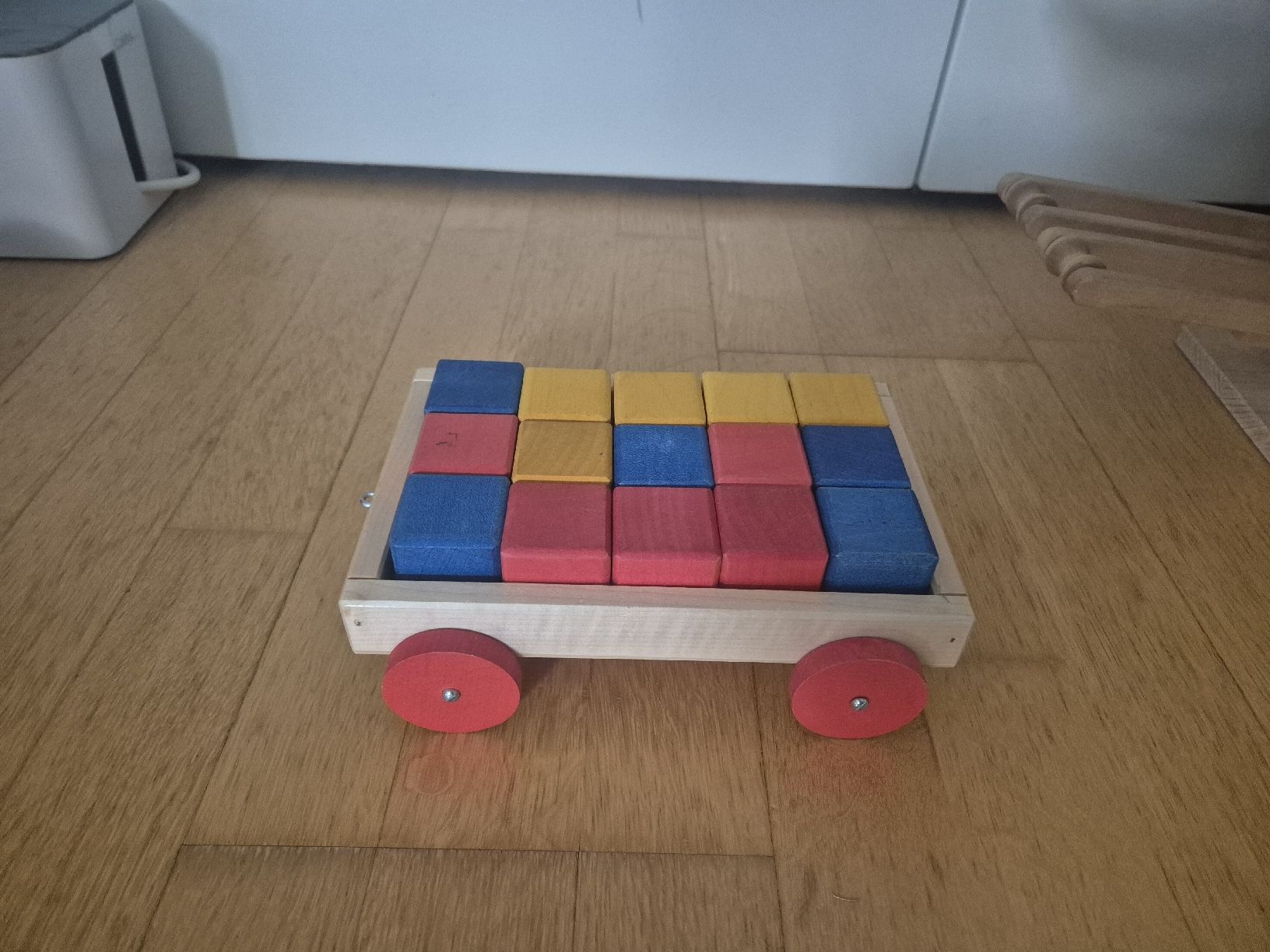 Jouets: Holzwagen mit Klötzchen – D'occasion à Wabern par car_km6c