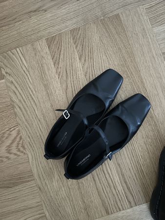 Vagabond Delia Ballerinas Mary Janes