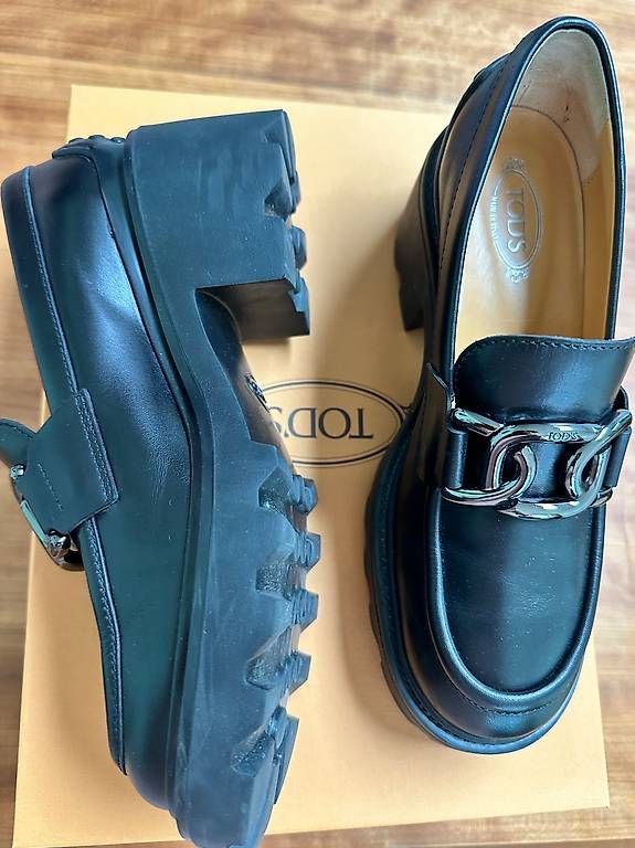 Damenschuhe: Tod´s Loafer, Grösse 36,5 – Gebraucht aus Tagelswangen von 9888 2