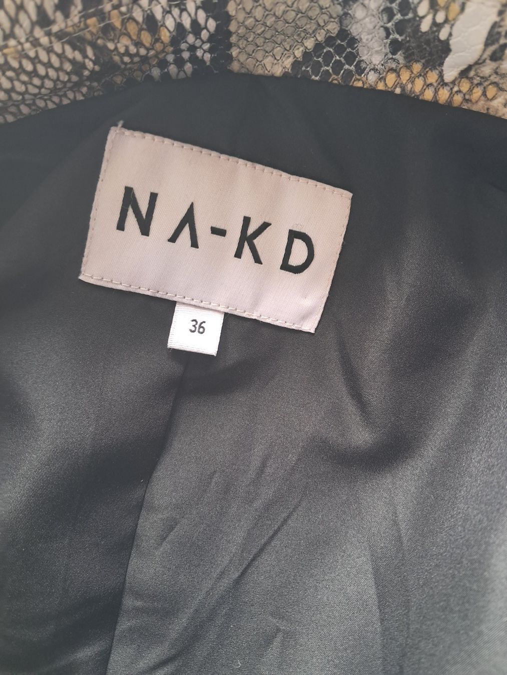 Na-kd Manteaux: Schlangenmantel . cool. S . Nakd . – D'occasion à Leuggelbach par schmetterlings-fee 2
