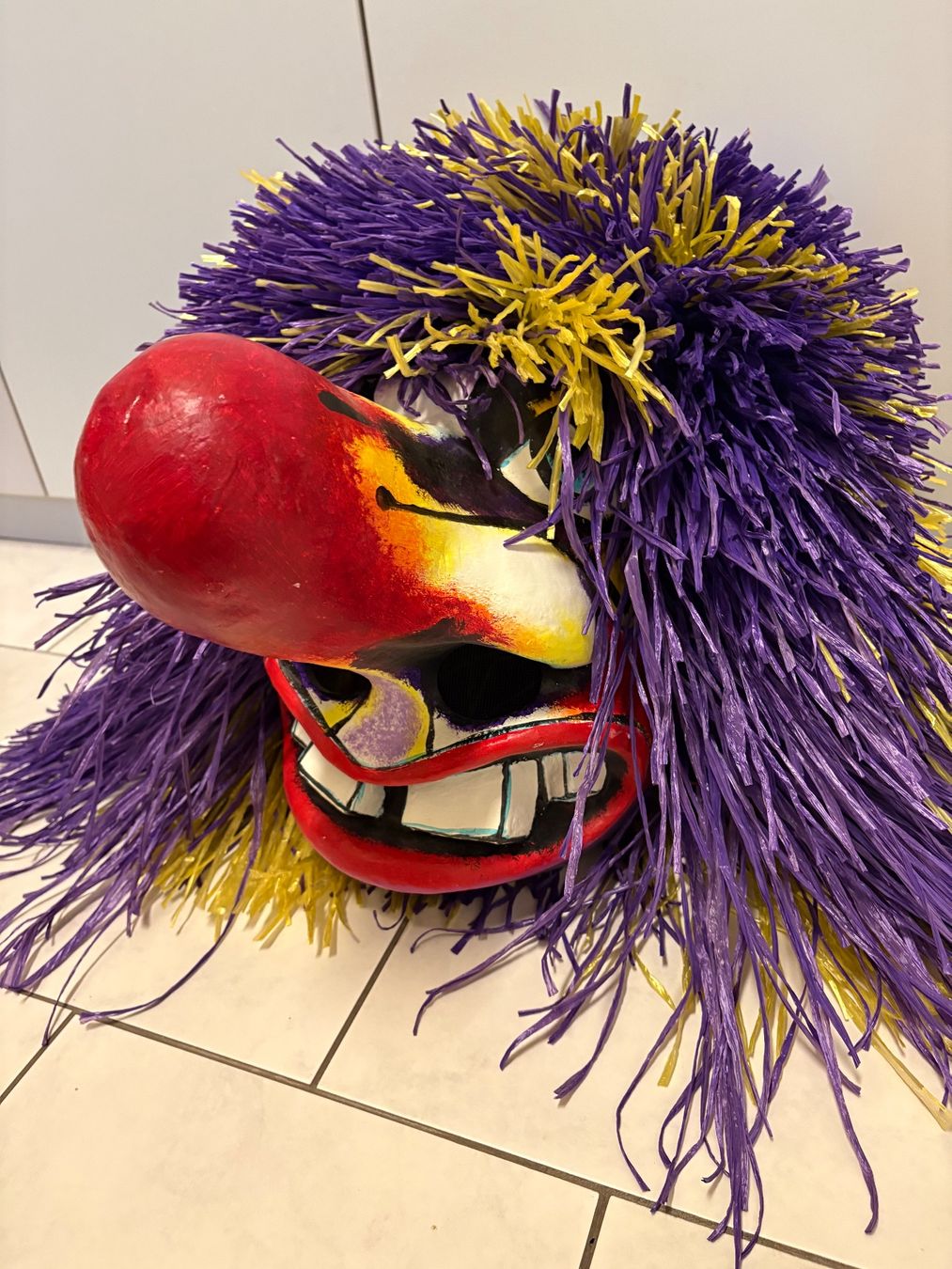 Masques: Waggislarve Basel gelb-lila – D'occasion à Basel par tif_m2h6 5