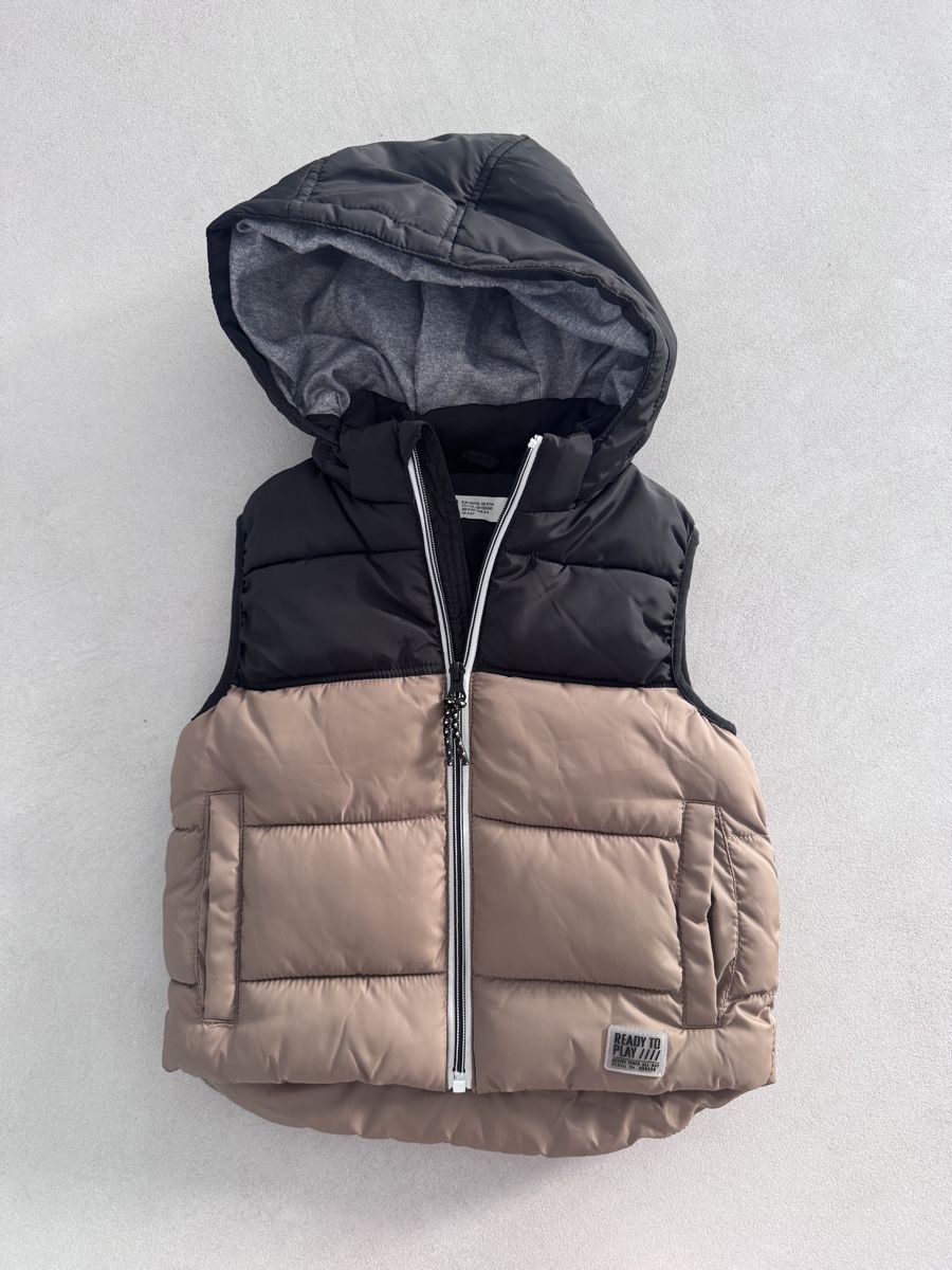 Altro abbigliamento per bambino: H&M Kinderweste Gilet Grösse 110/116 – Usato da Bonaduz venduto da lut_6rts