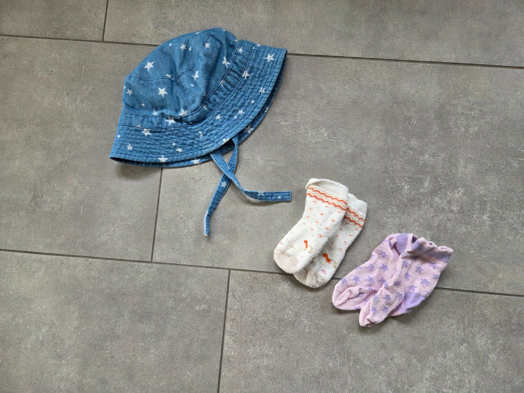 Lotti & Set di vestiti: 11- teiliges Kleiderpaket ca. Grösse 80 – Usato da Wiesendangen venduto da troawus 4