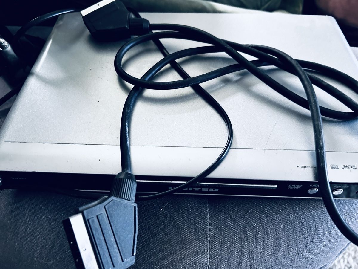 Lettore multimediale & Streamer: DVD, CD MP3 Player – Usato da Bülach venduto da Snip4u 2