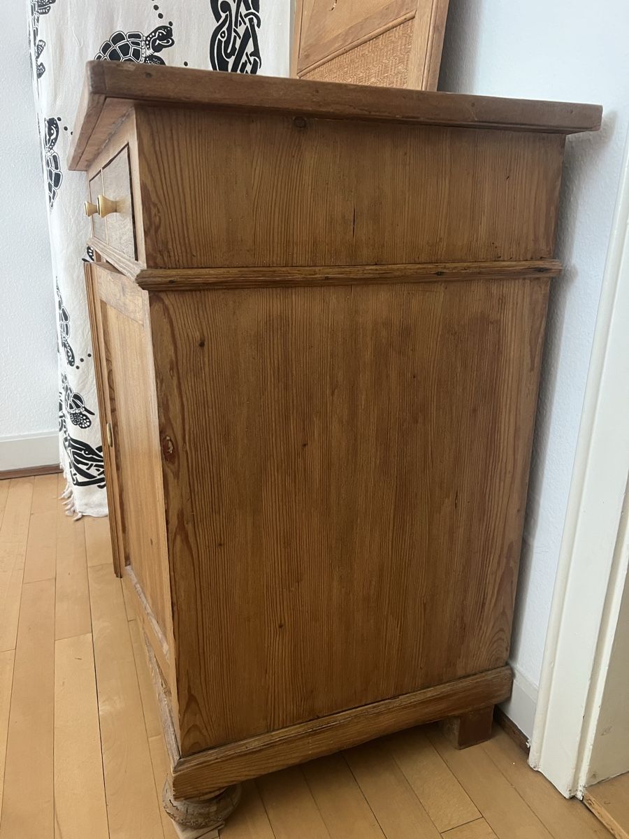 Commodes: Massive Kiefer Kommode schrank schublade holz vintage – D'occasion à Liestal par jorge0000 1