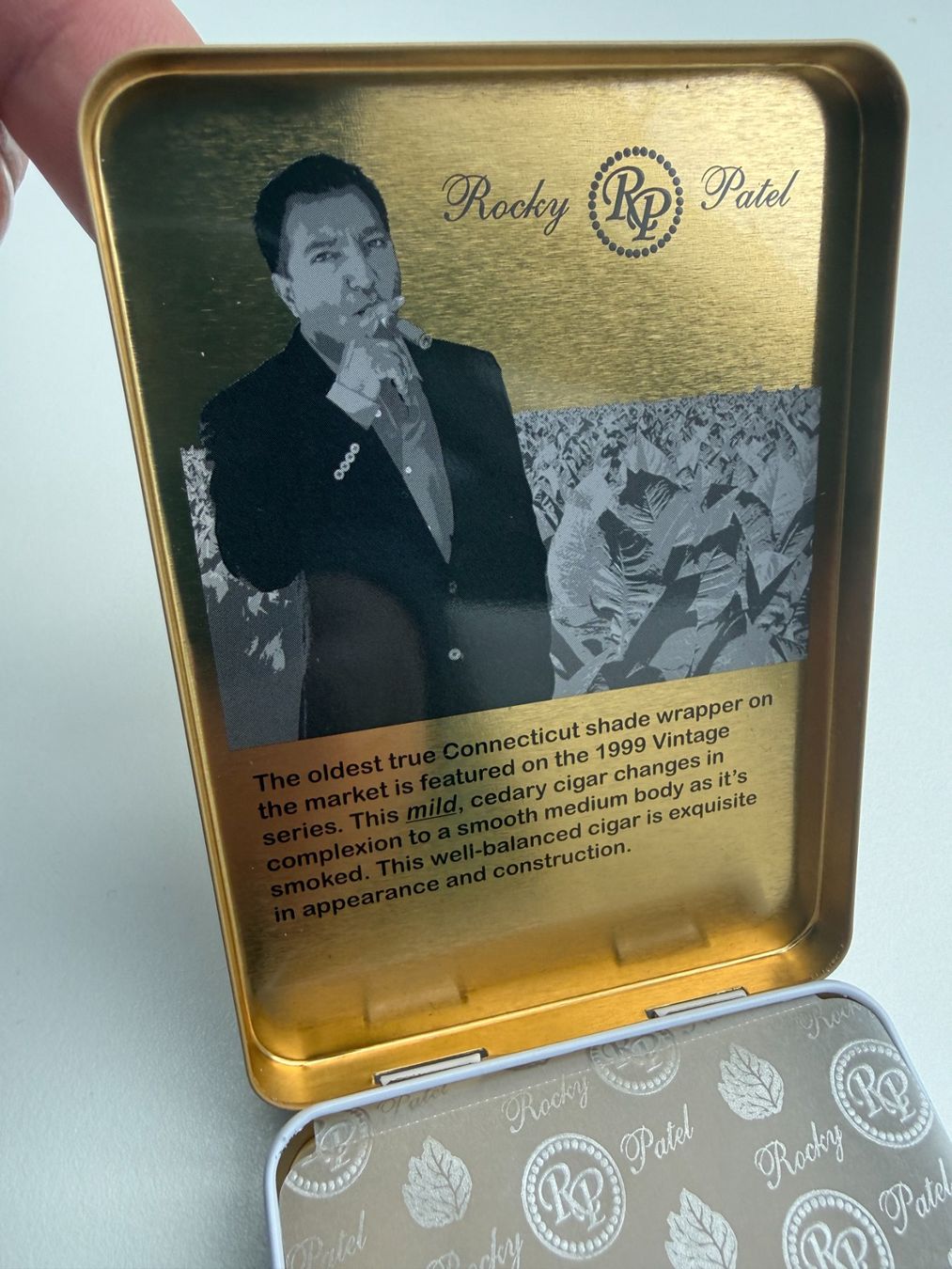 Altri Prodotti per fumatori: Schöne Metall Zigarillo-Box Rocky Patel Juniors – Nuovo (secondo la descrizione) da Unterengstringen venduto da Tnovus 2
