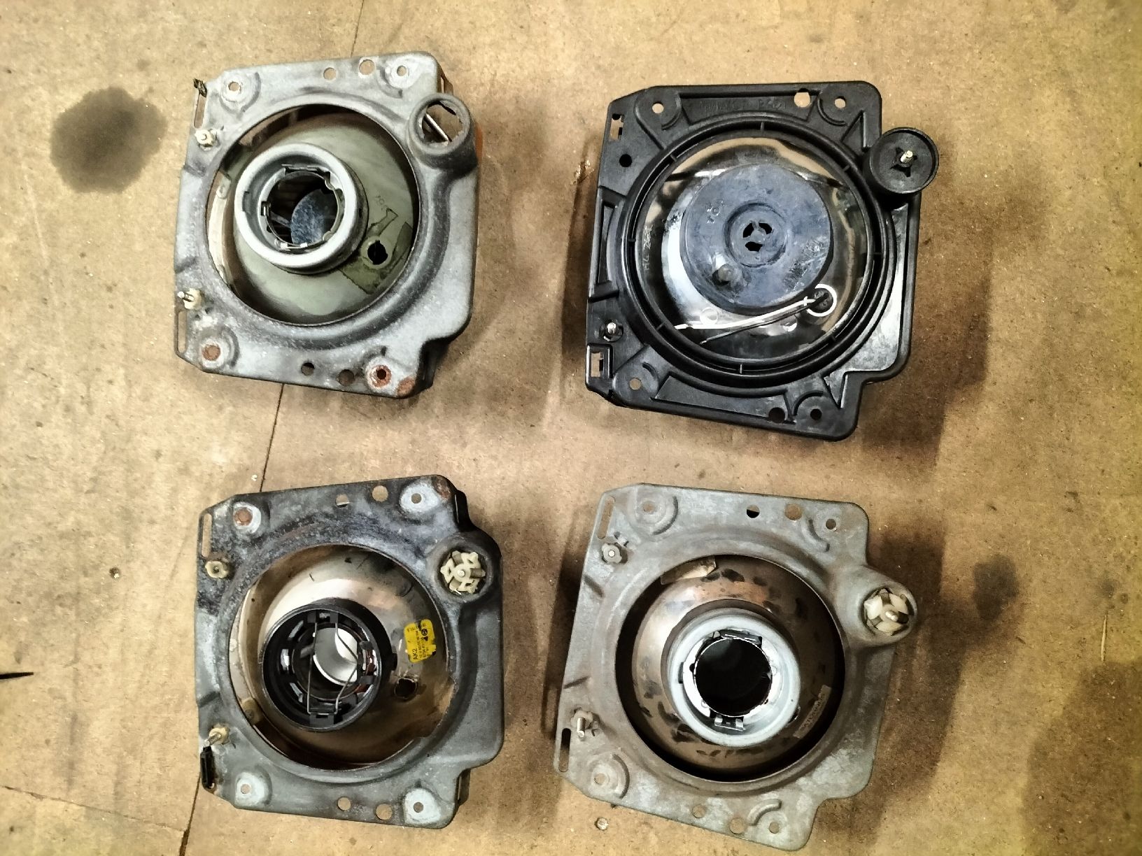 VW Fari: VW Golf 2 Scheinwerfer – Usato da Montlingen venduto da Cram88 1