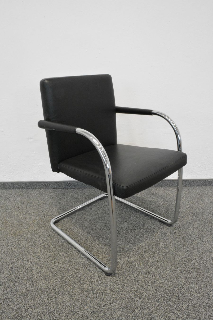 Vitra Sedie: Vitra Visasoft Freischwinger Premium Leder Schwarz – Usato da Schönenwerd venduto da mcofficeshop 1