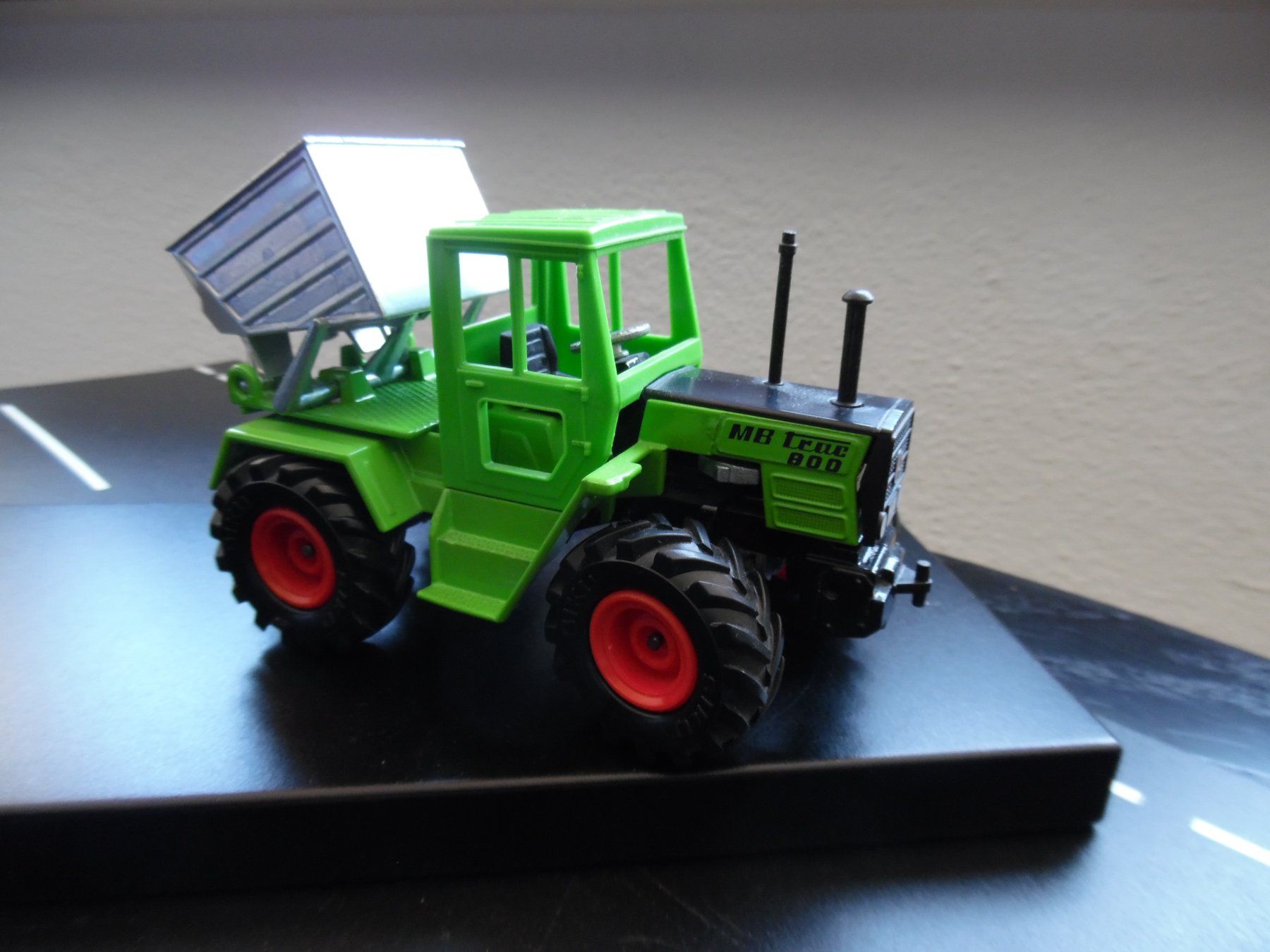 Siku Modellbausätze & Standmodelle: Siku  Traktor Modell MB trac 800 Kipper 1:32 – Gebraucht aus Steinach von suzzi11 6