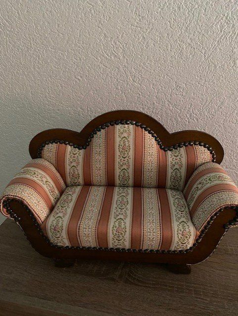 Giocattoli: Puppen-Sofa / Wunderschöne Arbeit – Nuovo (secondo la descrizione) da Winterthur venduto da Naturewoman