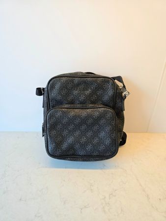 GUESS Umhängetasche / Crossbody Bag – Schwarz/Anthraz