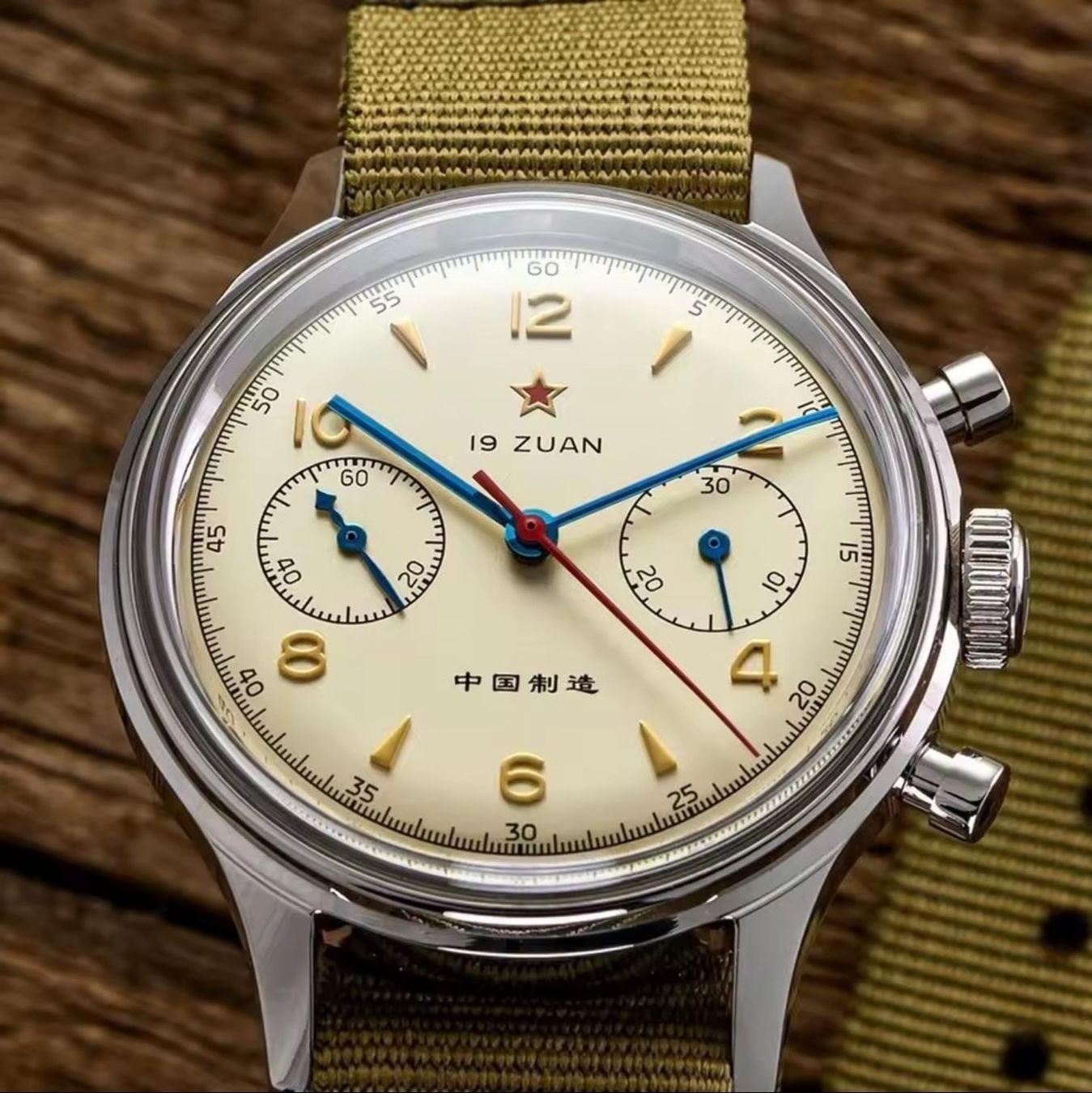 Uhren: Red Star 1963 Chronograph 38mm Saphir &  mit Schwanenhals – Neu (gemäss Beschreibung) aus Suhr von ChronixChronometer 2