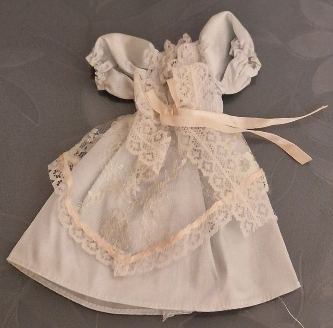 Bambole: Robe pour Barbie – Usato da Couvet venduto da Pioune
