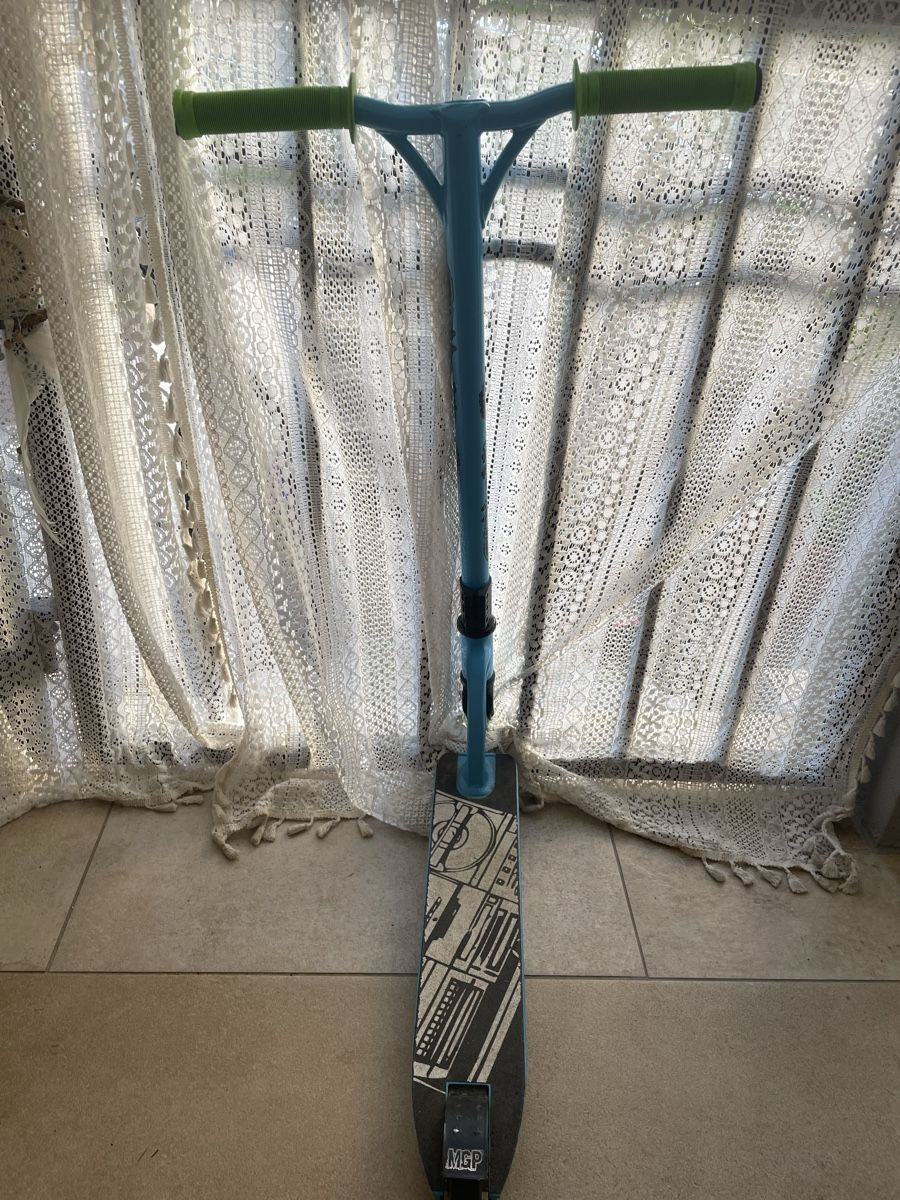 Veicoli per bambini: Trottinettes freestyle MGP bleu clair / vert clair – Usato da Montreux venduto da loic_13 2