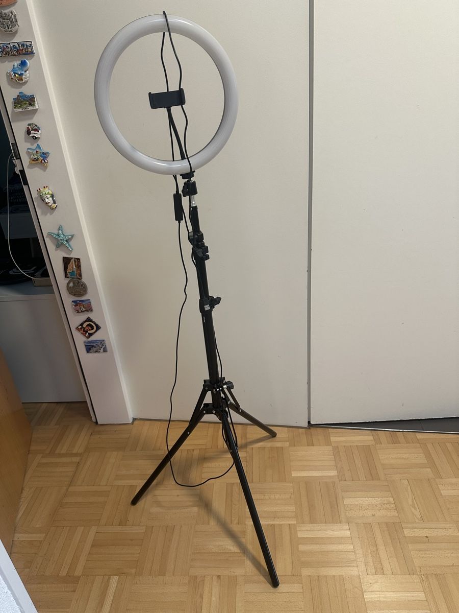 Hama Lampade: Hama Ringlicht mit Stativ und Smartphonehalterung – Usato da Biel/Bienne venduto da joy108 1