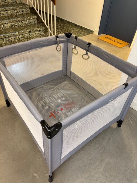 Box & Barriere di sicurezza: Grey Travel Cot / Playpen – Usato da Thalwil venduto da Aria80 2