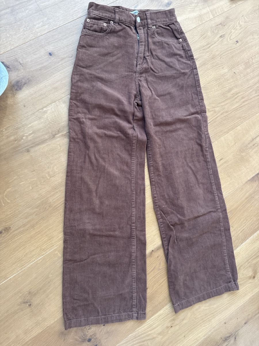 Pull&Bear Jeans: Pull&Bear Cordhose, Gr. 34, top Zustand – Usato da Gelterkinden venduto da teddywidder