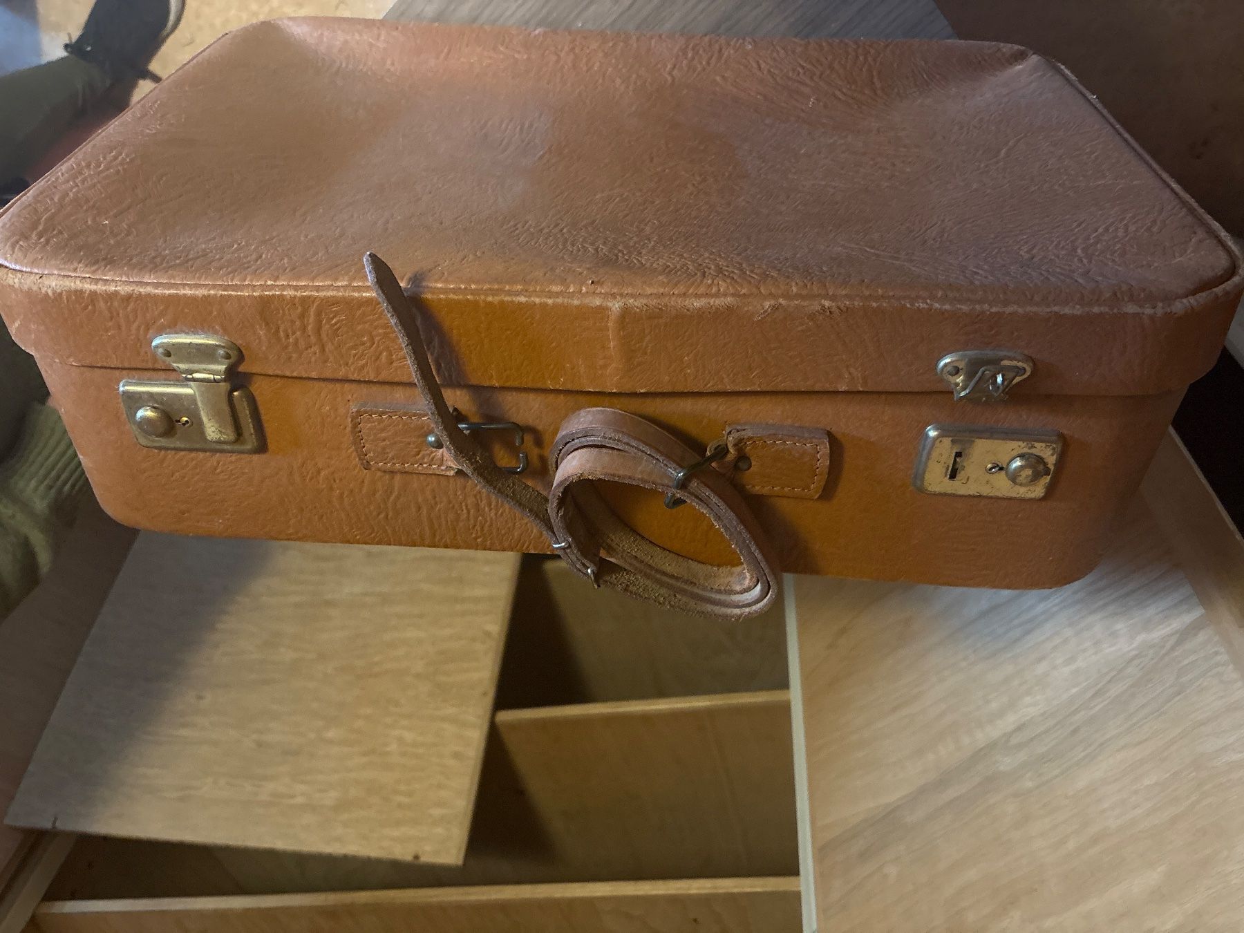 Reisekoffer: Alter Lederkoffer – Gebraucht aus Münchenstein von sil_h6c9 1