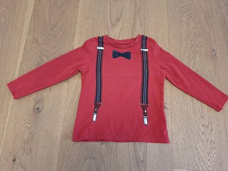 Festliches Langarmshirt rot mit Fliege Gr. 104/110