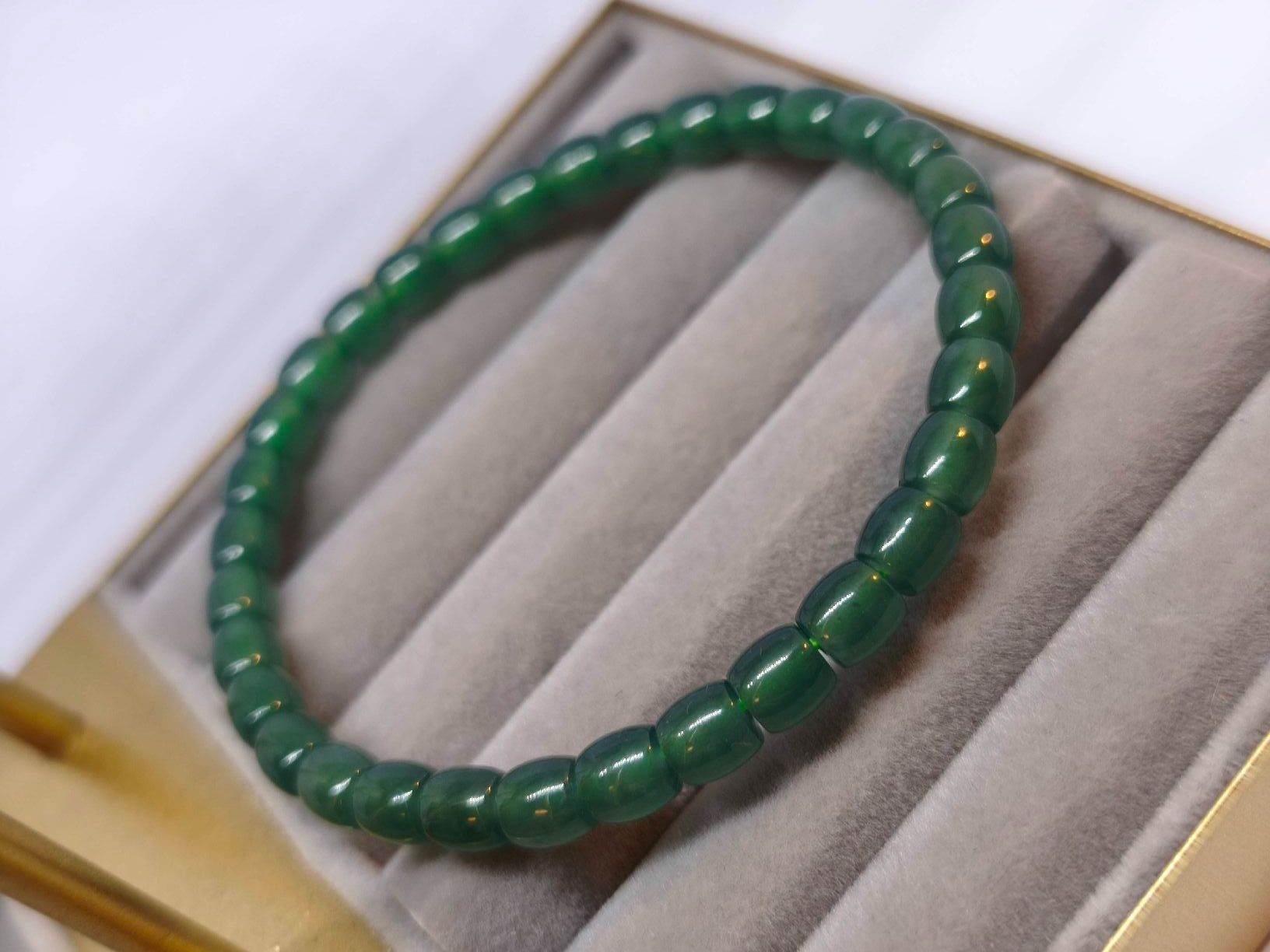 Bracciali & Braccialetti: Burmese Jade Armband, Durchmesser ca. 6cm – Nuovo (secondo la descrizione) da St. Gallen venduto da GIULESGG