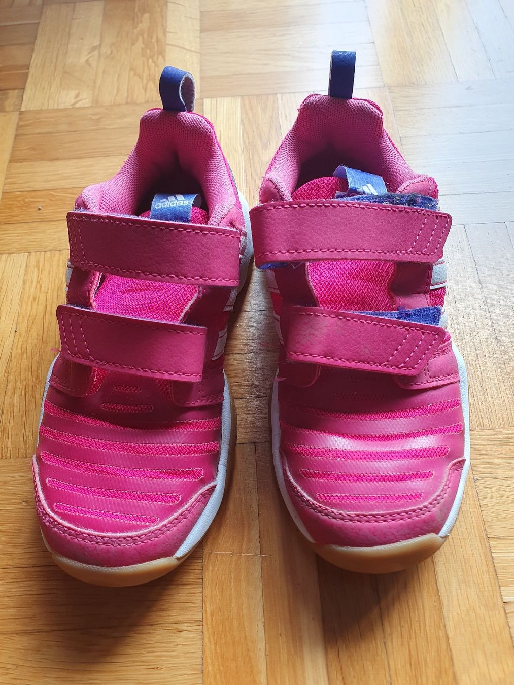 Adidas Schuhe für Jungen: Adidas Hallenturnschuhe Gr. 30 – Gebraucht aus Zürich von cha_bfl5