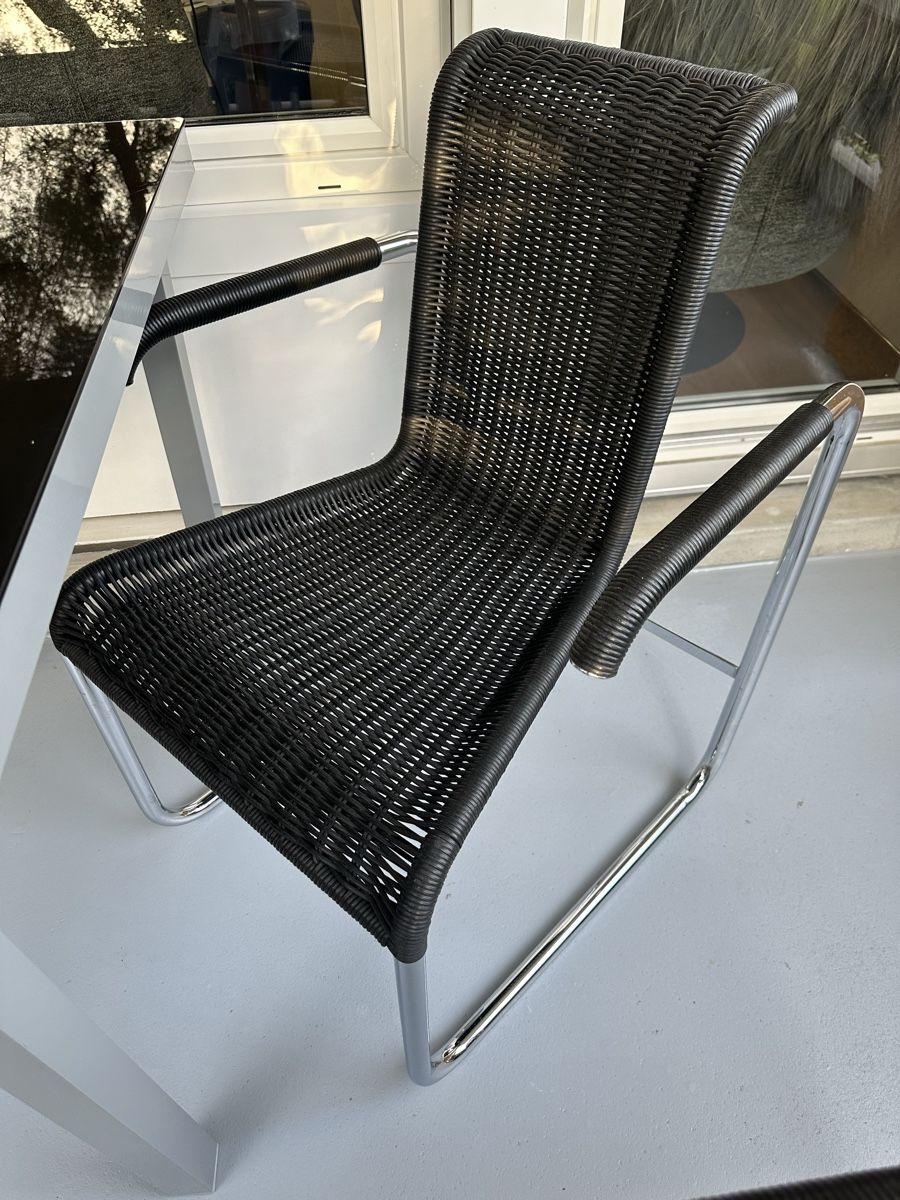 Set di tavolo e panche: Tisch und 3 Freischwinger Stühle  – Usato da Zürich venduto da von_7vbl 5