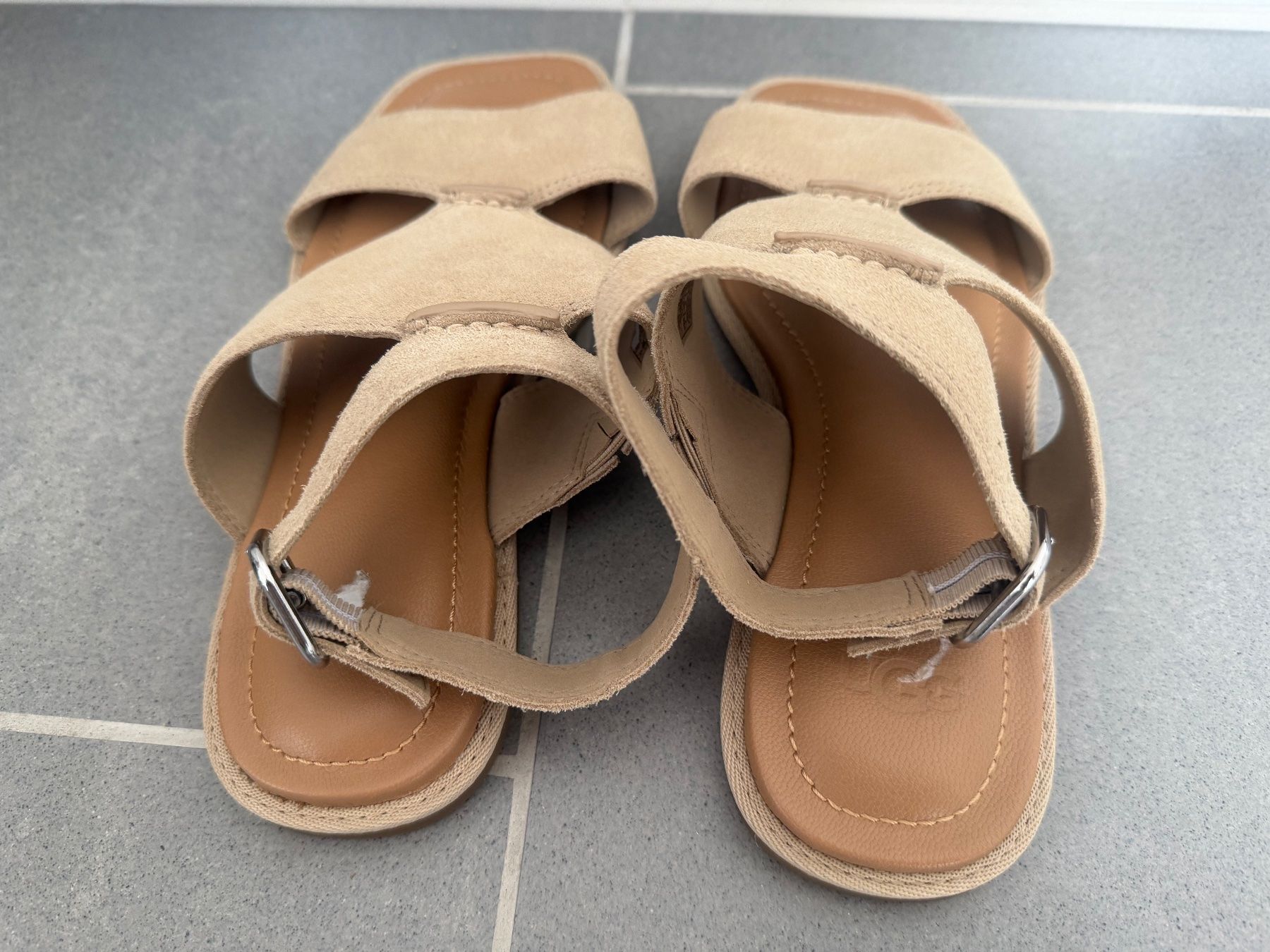 Ugg Scarpe da donna: UGG Leather Sandals - Size 38 - NEW – Nuovo (secondo la descrizione) da Muzzano venduto da Sidney_3 2