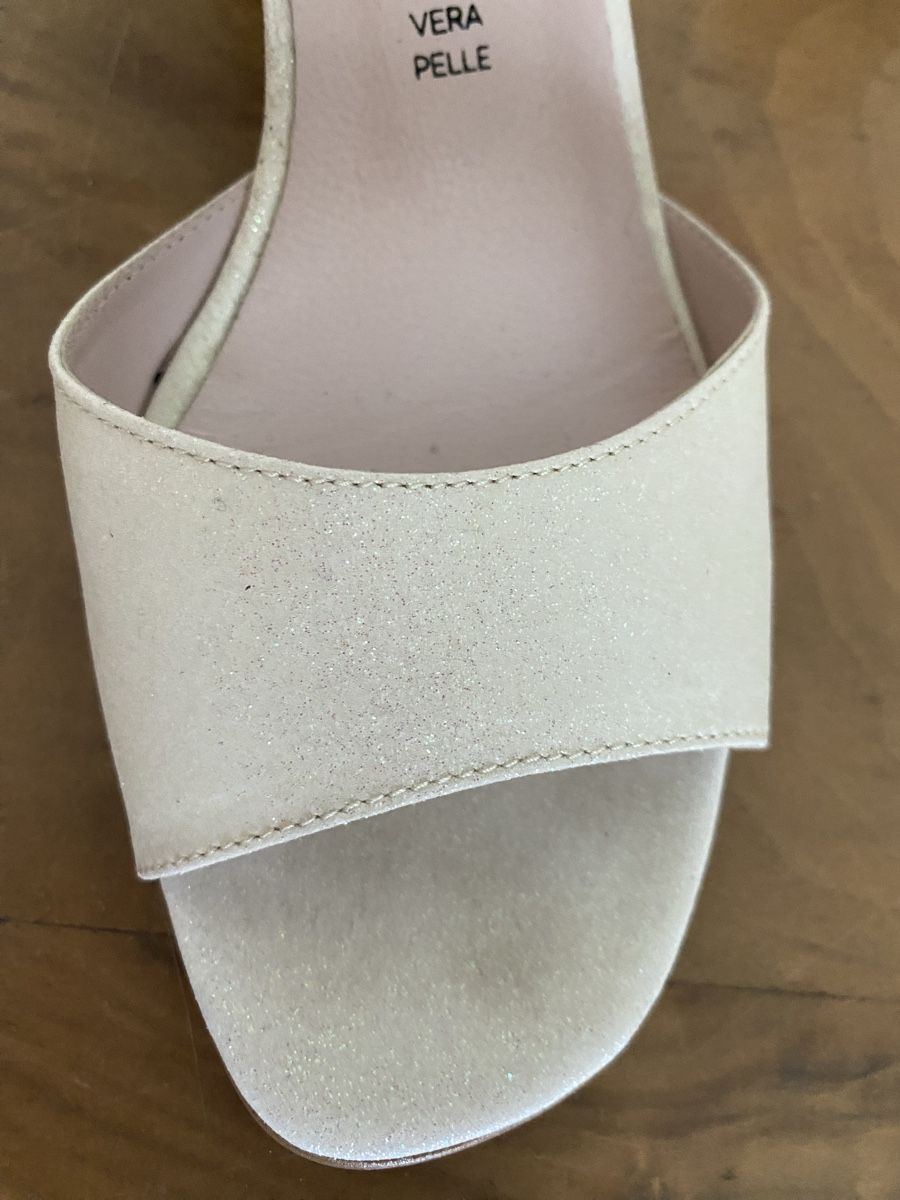 Scarpe da donna: Sandaletten hellbeige mit Glitzer Grösse 39 neuwertig – Usato da Wiesendangen venduto da Vegas2000 1