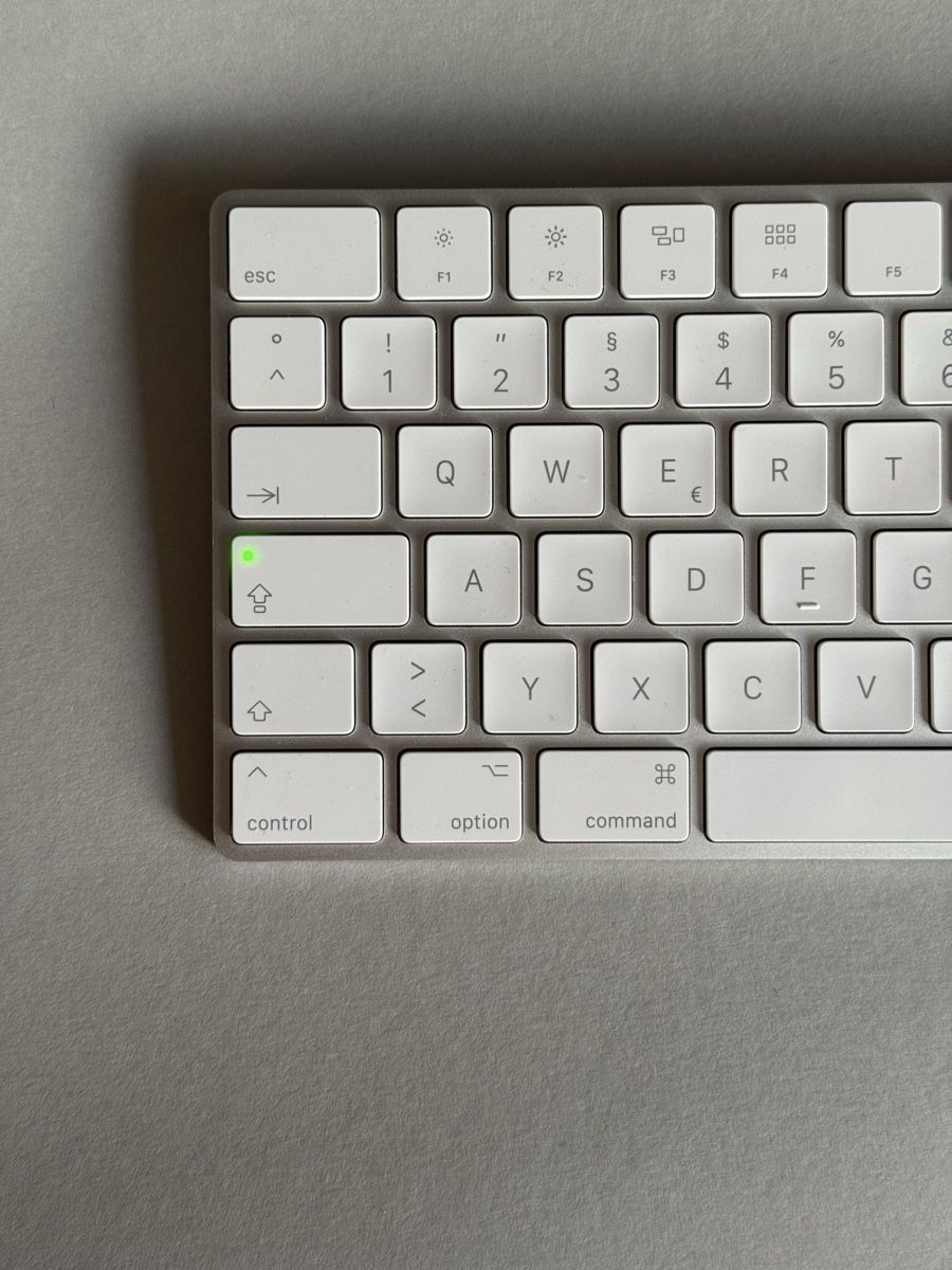 Apple Tastiere: Apple Magic Keyboard mit Ziffernblock – Schweizer Layout – Nuovo (secondo la descrizione) da Rümlang venduto da vla_9g7d 2
