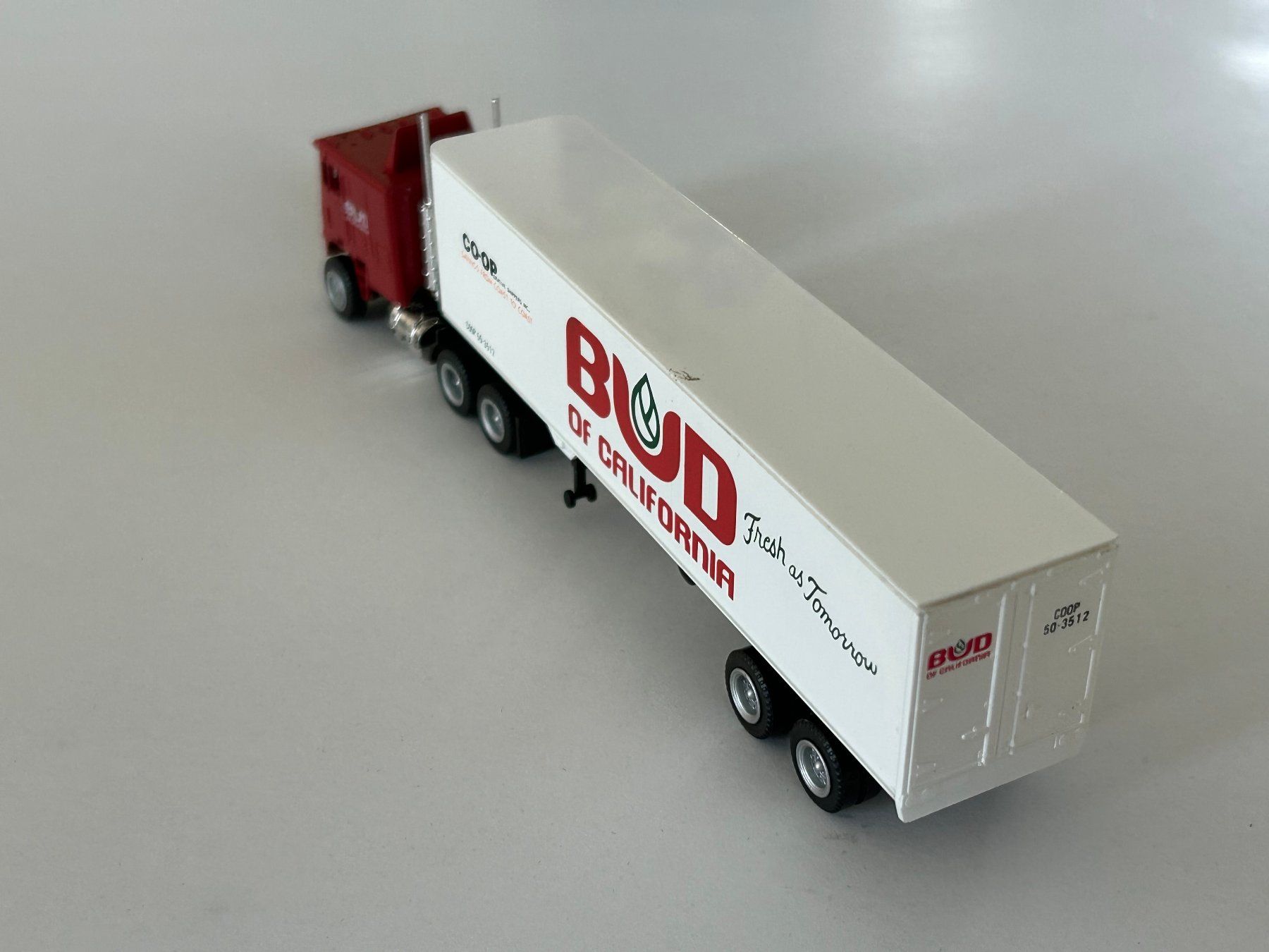 Freightliner Modellini d'auto: U.S.FREIGHTLINER -TRUCK/SEMI COMBINATION 1/87  "BUD " – Nuovo (secondo la descrizione) da Hugelshofen venduto da fulton7 4
