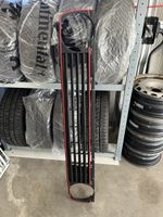 Kühlergrill VW Golf 2 mit rotem Rand schwarz gebraucht