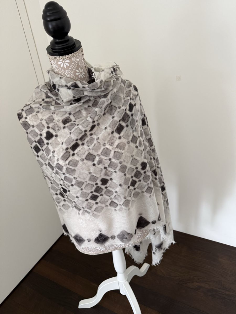 Foulard & Sciarpe: Amapure Anla Schal – Usato da Balzers venduto da Lissi57 1