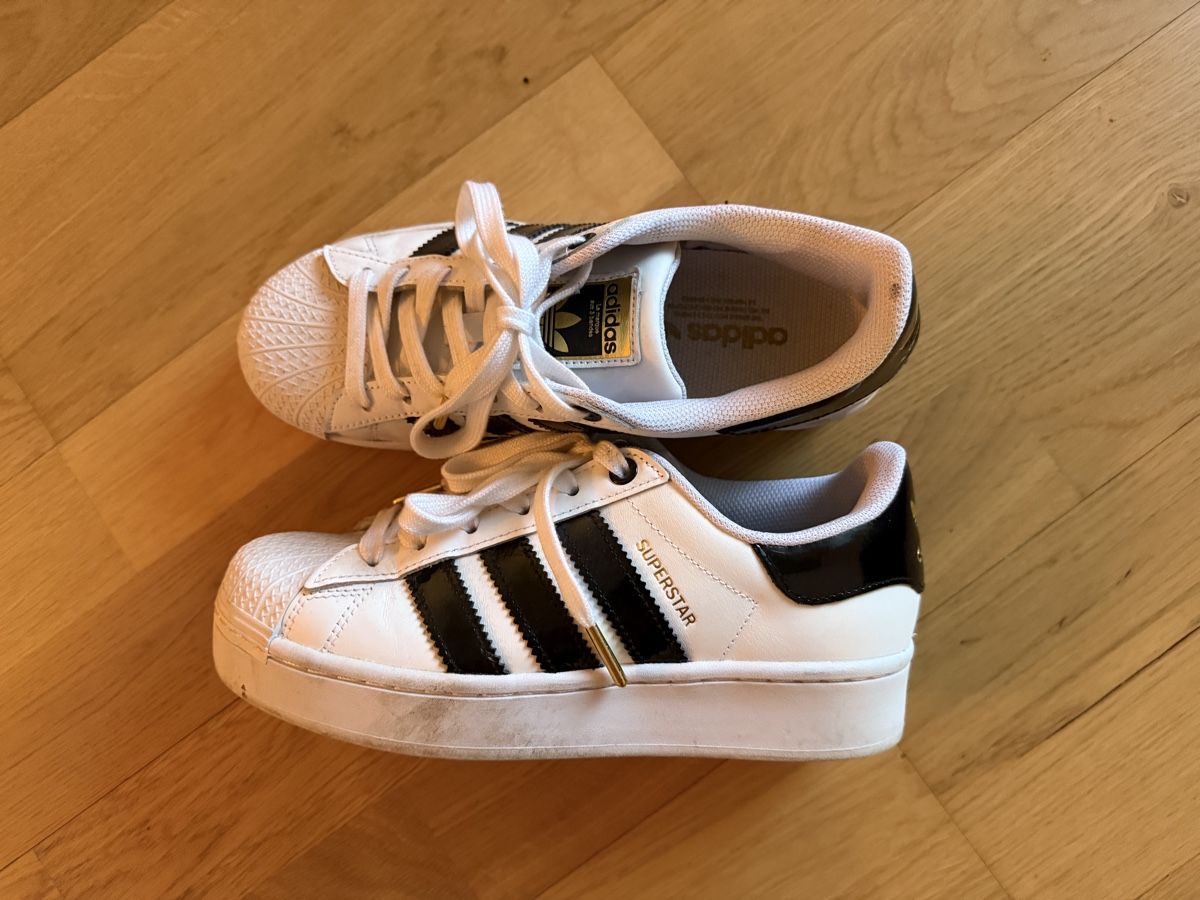 Adidas Damenschuhe: adidas superstar (37 1/3) – Gebraucht aus Freidorf TG von driftingforthrifting