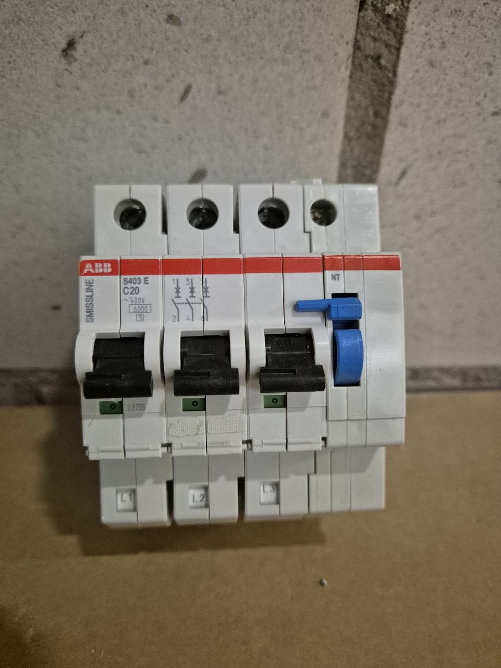 ABB Componenti elettronici: ABB S403E-C20 400 Volt Leitungsschutzschalter – Usato da Adlikon b. Andelfingen venduto da mat_8bn8