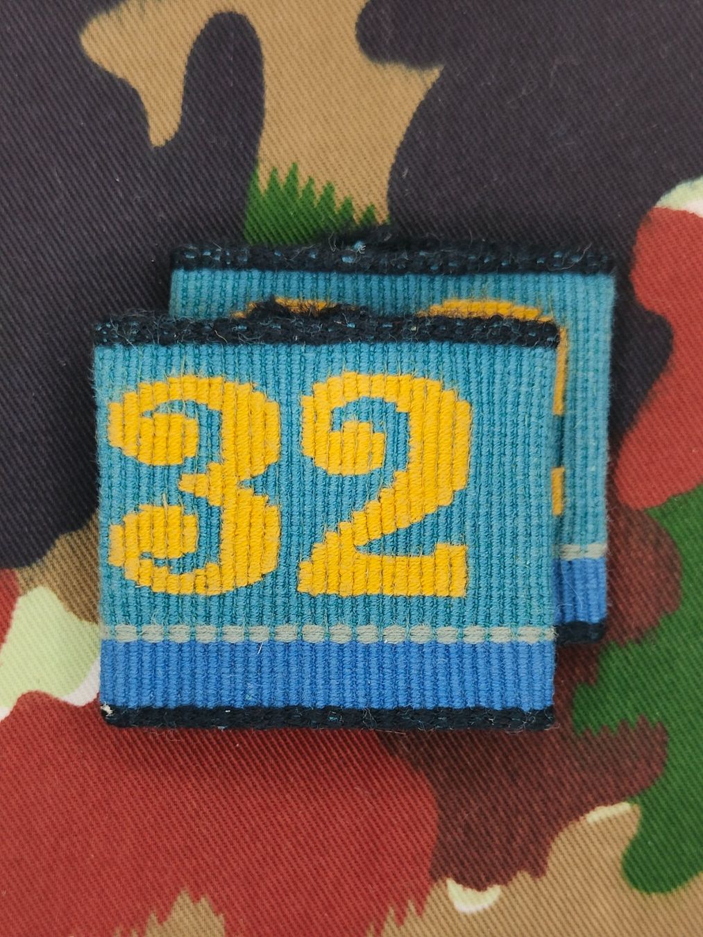 Schweizer Armee Placchette & Badge: Achselschlaufen Bat 32, Kp 4, Set – Usato da Bauma venduto da SwissMilitaria