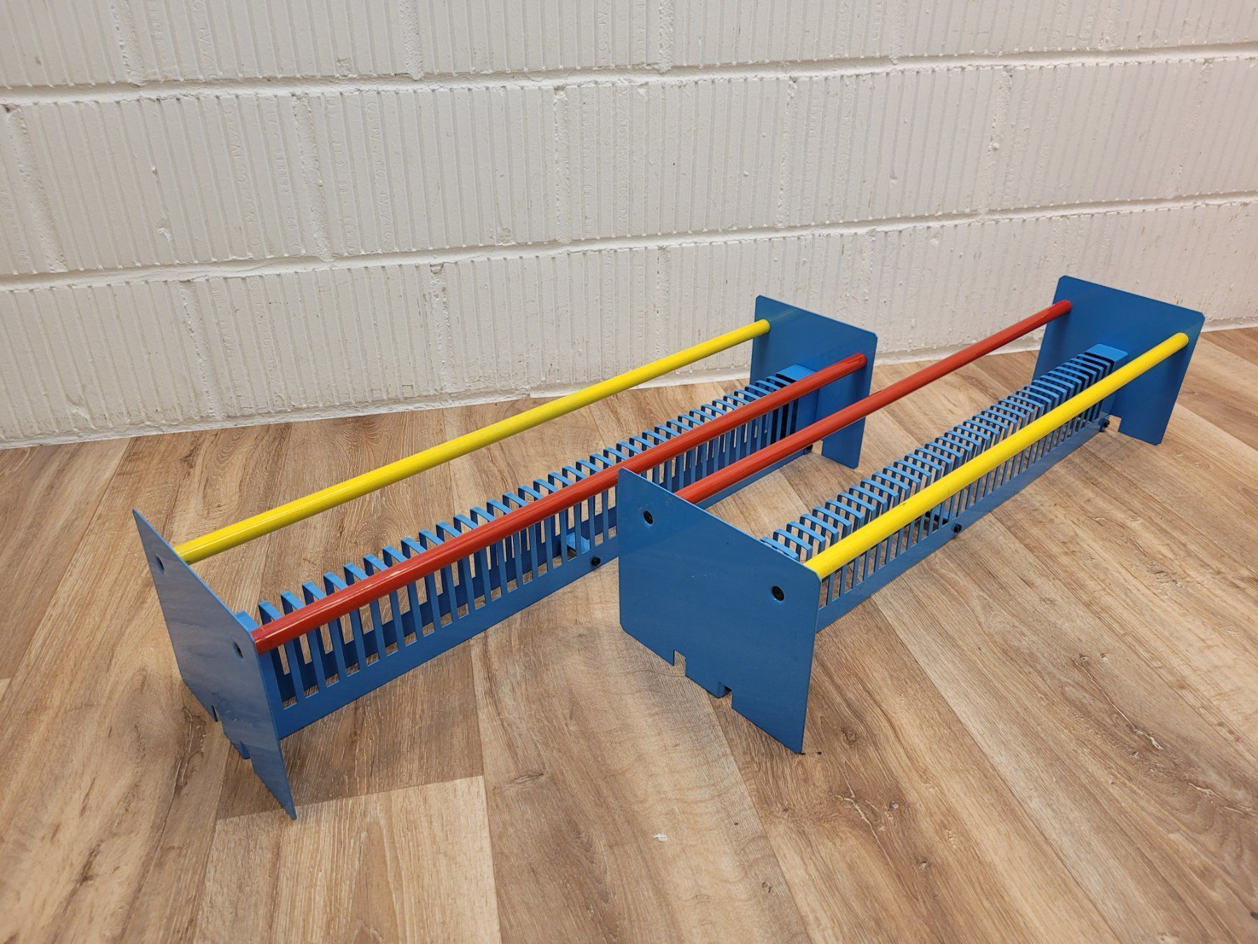 Racks & Cavalletti: 2x Memphis Style CD-Ständer CD-Rack Metall Postmodern 1980 J – Usato da Nottwil venduto da Wondewa-Shop 5
