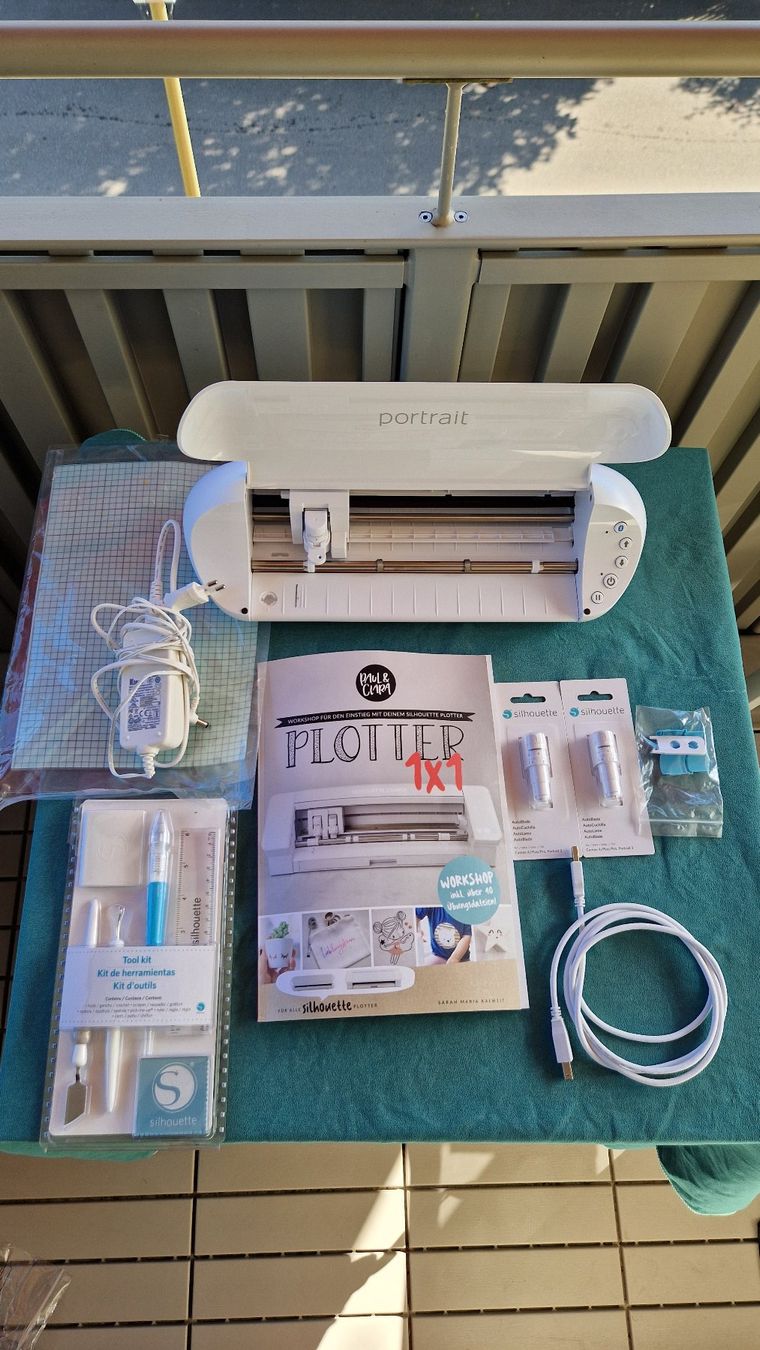 Silhouette Drucker: Silhouette Portrait 3 Plotter + Tool Kit + Vinyl + OVP – Gebraucht aus Winterthur von nin_m57v 1