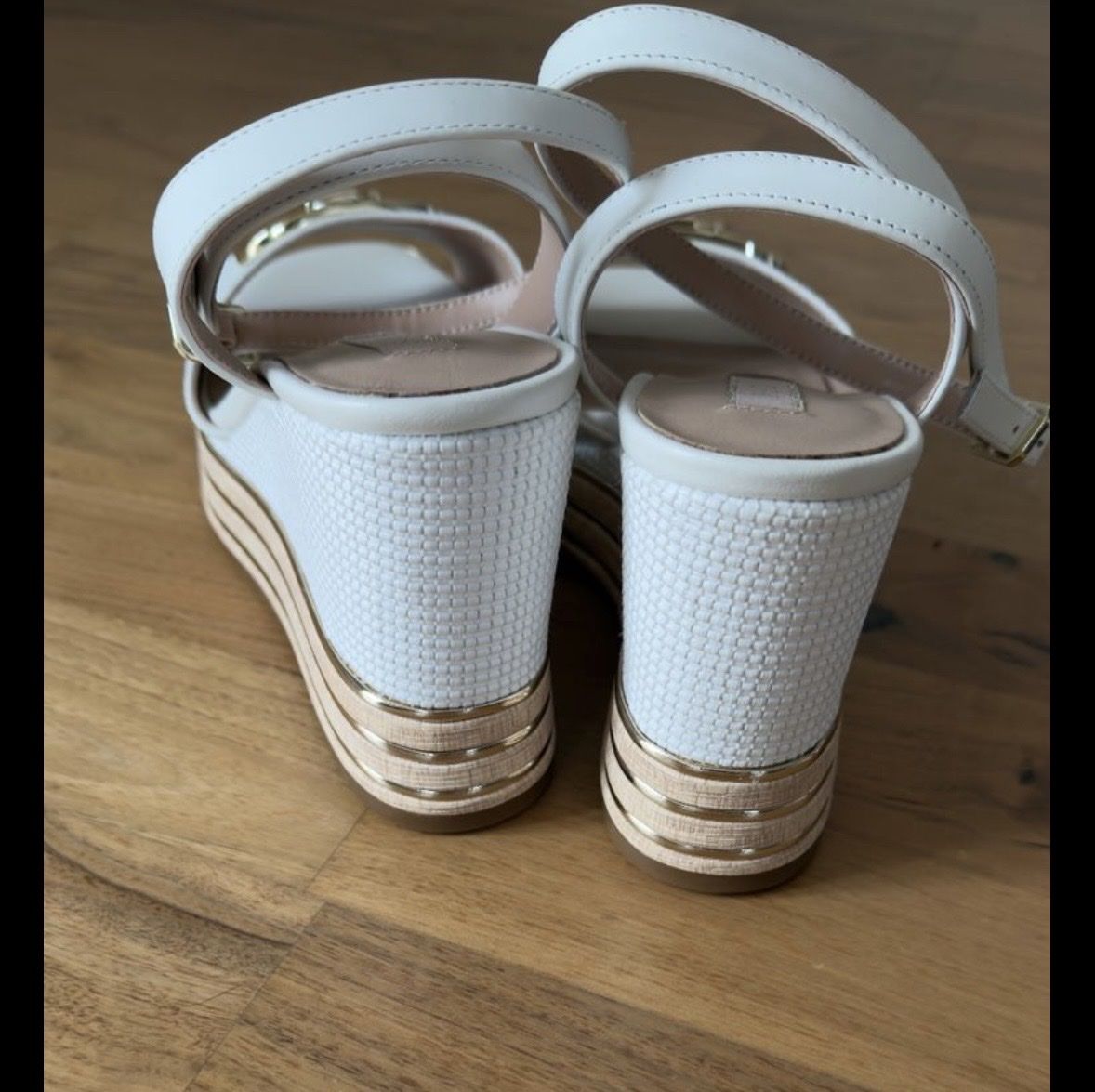 Liu Jo Scarpe da donna: Womens Platform Sandals White Size 38 Good Condition – Nuovo (secondo la descrizione) da Estavayer-le-Lac venduto da mcha 2